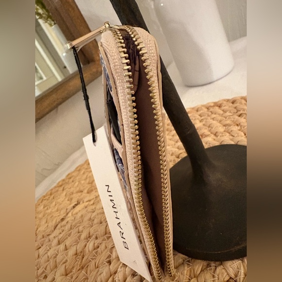 💙NWT Brahmin Blue& Cream Embossed WALLET (see matching charm&bag in my closet) - Picture 4 of 5